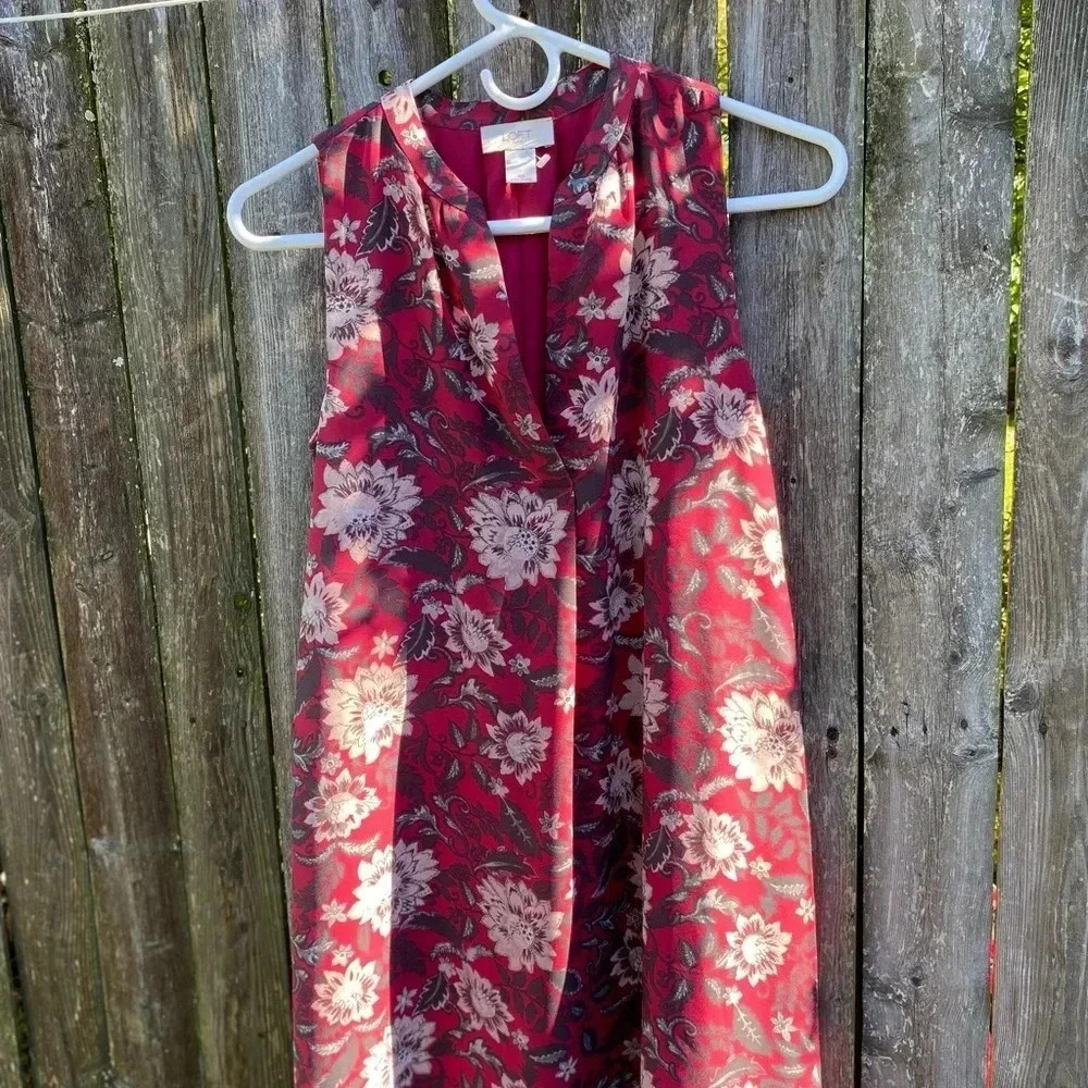 LOFT Outlet Burgundy Floral Sleeveless Dress V Neck Lined XS Perfect Condition